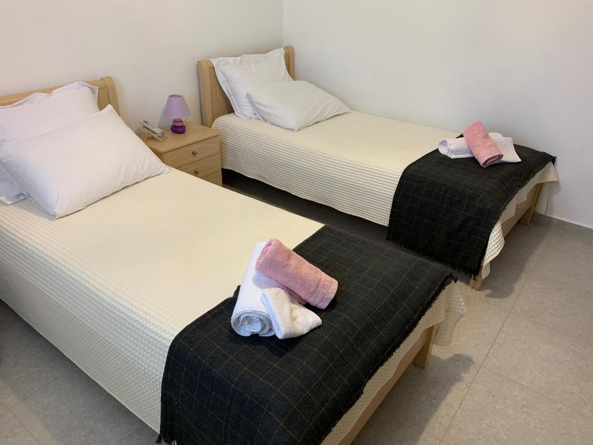 House On The Rock Apartment Mikri Vigla Bagian luar foto
